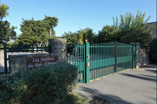 Appartement de Charme Dans Résidence Sécurisée Avec Balcon et Piscine Chauffée