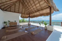 LUXURY BEACHFRONT VILLA  Includes 3 Pools, Wifi, Best Snorkeling & Kayaking Bay