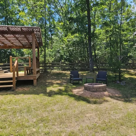 THE WOODLANDS - VERY QUIET SECLUDED CABIN