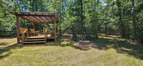 THE WOODLANDS - VERY QUIET SECLUDED CABIN