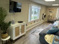 Beach Lovers Paradise! Cozy 3 bedroom home steps from the beach. 페어헤븐 호텔