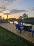 HotTub/Fish/RIVER FRONT/DOGS/SUMMER POOL.RIGHT BY GULF AND BEACHES. BRING BOAT!