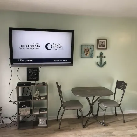 Cozy Condo 1 block to the beach