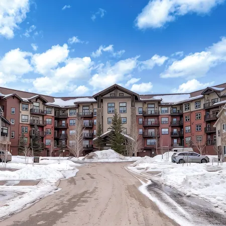Luxury 1-bedroom ski in/ski out condo in lovely Granby Ranch