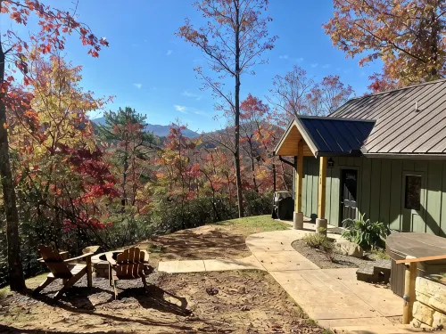 Cozy Cabin; no hurricane damage; we would love your support! - Feriehus