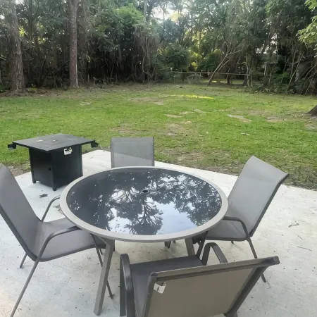 Charming 3-bedroom cottage with WiFi, AC nears parks and shopping