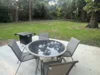 Charming 3-bedroom cottage with WiFi, AC nears parks and shopping - โฮมสเตย์