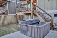 Walk to Train! Pet-Friendly Townhome! - 3 stjerner