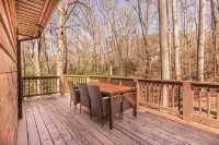 Charming 2-bedroom cabin close to Bryson City with AC, WiFi, Hot tub