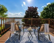 4Br Granbury Lakefront Home w/ Hot Tub, Dock & Game Room - 4성급