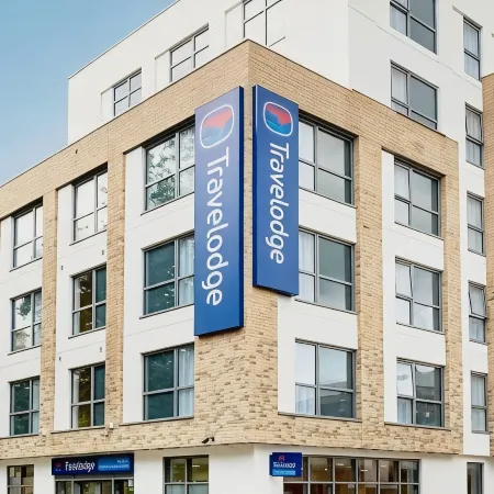 Travelodge London Greenwich Отели рядом с достопримечательностью «Железнодорожный вокзал Блэкхит»