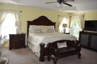 Modern 4Br Retreat — Minutes from Mercedes-Benz Stadium - World Cup Ready - Bungalows