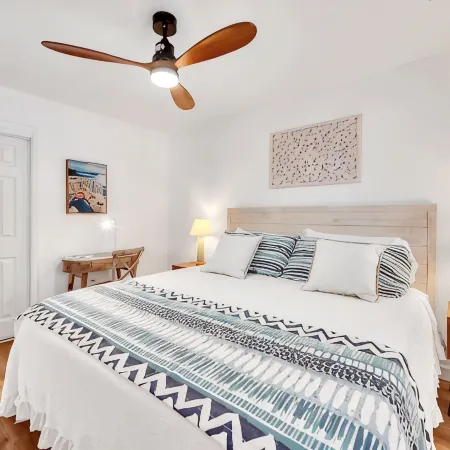 Peaceful Villa, 3.3 mi to the Beach & Big Parking