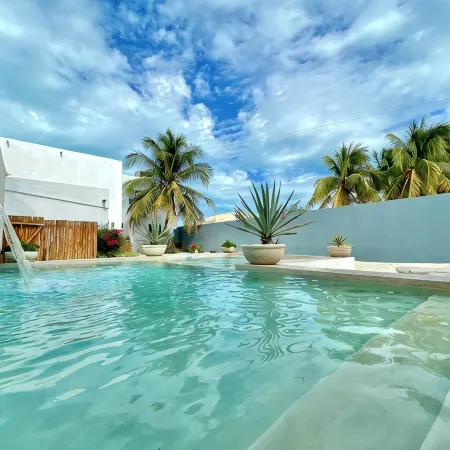 Coastal Casual Bliss: Beach + Pool + Rooftop Deck + Generator + Fast Internet