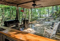 Catchin' 247 - Lakefront hideaway, outdoor spa, bar, firepit!