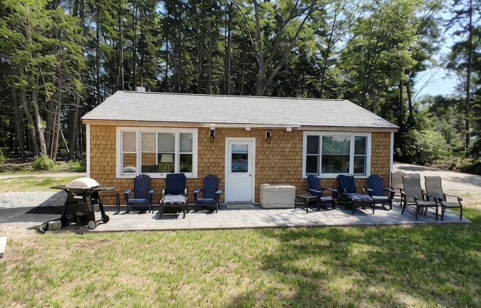Cozy Cottage with stunning views of Stover's Cove.