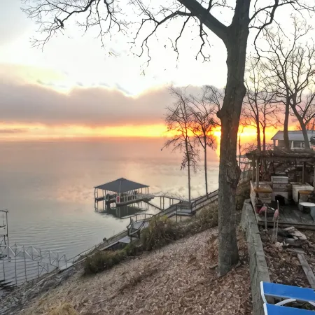 KENTUCKY LAKE HOUSE WITH THAT MILLION DOLLAR VIEW!