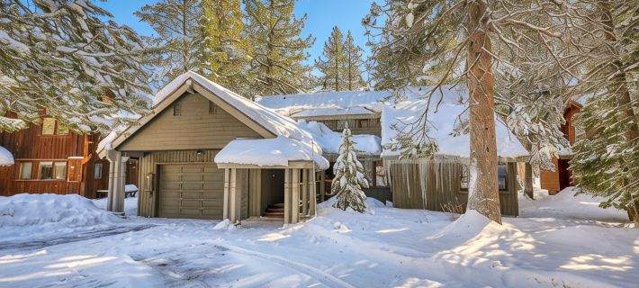 Luxury home on Donner golf course Hotels in Truckee