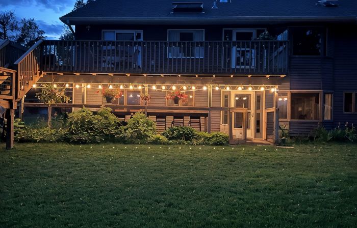 Lakefront house-6 acres of woods-Private Lake-4 miles from MIS