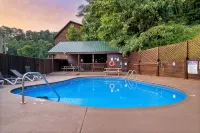 Couples Cabin - Private Hot Tub - 1 Mile to Parkway - Romanttinen