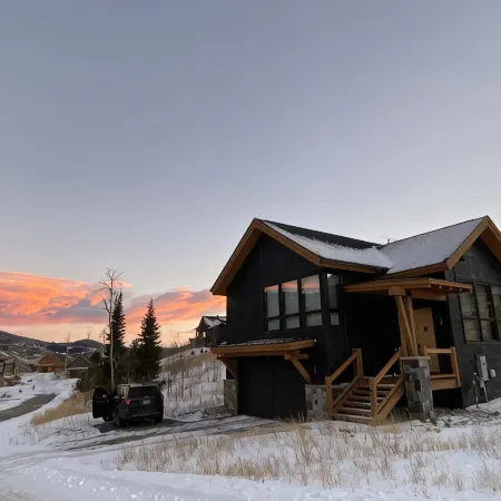 Luxury 4 BR House-sleeps 11+ with 3 king beds