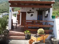 Nice country house with terrace, sea and mountains views Hotels in La Frontera