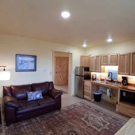 BEACH SUITE, BEACH WALK INN in charming Old Town ADA-accessible, BRAND-NEW,