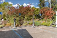 Dry Creek Inn Mod Collection by Sonesta - parking