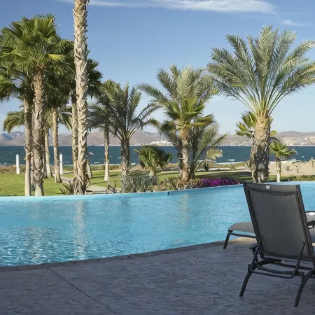 BeachFront, Golf, Heated pool, Tennis,Netflix, Gym, Pickleball