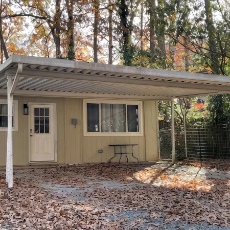 Chapel Hill/Durham Retreat; hot tub, massage chair, massaging shower.