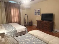 4-Bdrm 3 bath house in Grafton with large patio, WiFi and very walkable. Fun!!! - Wifi