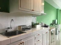 Stylish & Comfortable Studio at Beverly Dago Apartment - Kitchens
