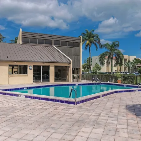 Beachside Modern Wellness Villa with Spacious Patio, Walk to the Beach