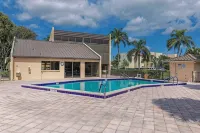 Beachside Modern Wellness Villa with Spacious Patio, Walk to the Beach - Pools