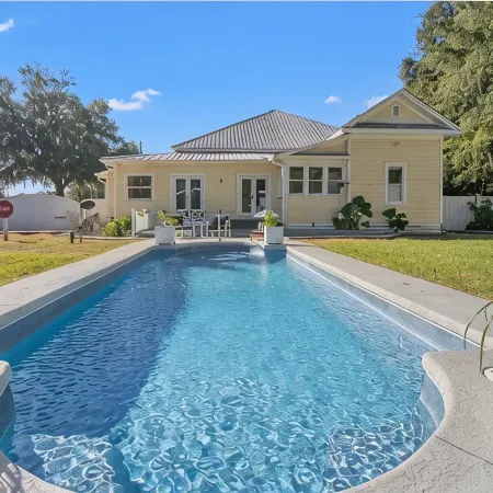 Quiet Historic Family Retreat with Pool--Pet Friendly--No Events