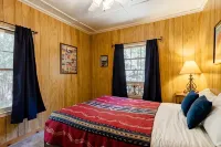 IdyllAway Vintage Cabin - Kid Friendly Cul-De-Sac!