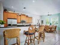 Great Gulf View! Steps to the No.1 Beach in a 2,759 sqft luxury townhome - พร้อมระเบียง