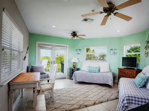 Great Gulf View! Steps to the No.1 Beach in a 2,759 sqft luxury townhome - พร้อมระเบียง