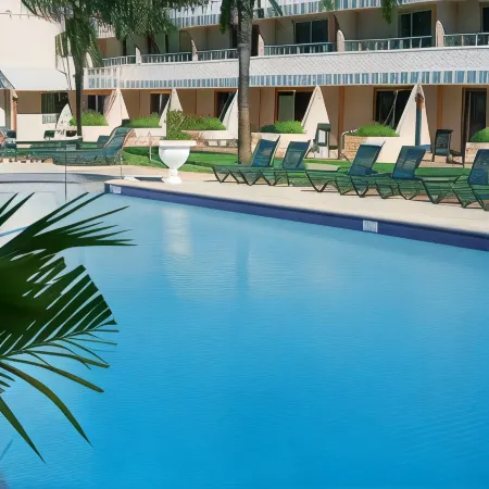 Castaways Resort and Suites