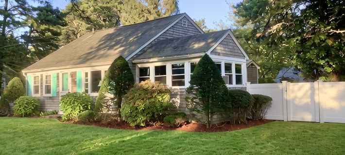 Cape Cod Beach Cottage, only 5 minute walk to Glendon beach & local restaurants Hotels in Dennis