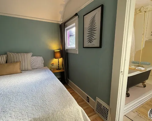 5-Min Walk to Downtown Olympia and Capital Lake, 4Br, Sleeps 13 Hotels in Olympia