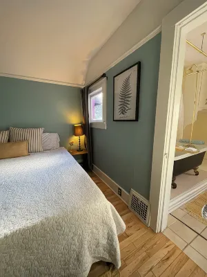5-Min Walk to Downtown Olympia and Capital Lake, 4Br, Sleeps 13