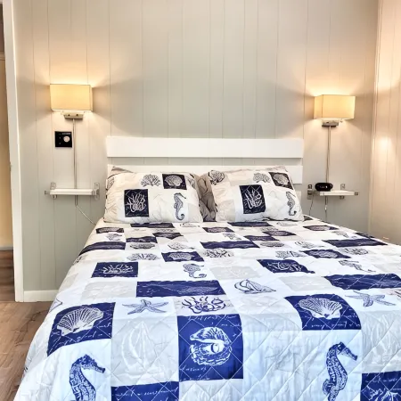 500 ft from Beach in Duck! Charming Obx Cottage "The Cozy Duck"  4 Bd/2 ba