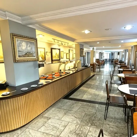 Hotel Del Rey Curitiba by Poty - NA Famosa Rua XV de Novembro Отели рядом с достопримечательностью «Улица 24 часа»