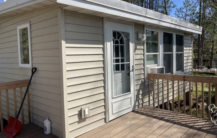 Quaint lakefront cabin