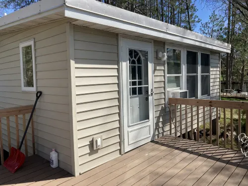 Quaint lakefront cabin