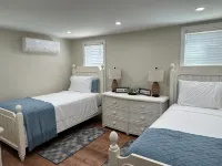 Centrally located Orleans home w/ outdoor seatiing - Homestays