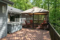 Watkins Glen, Corning, Finger Lakes 3 BR 3 Bath w/ Hot Tub
