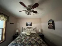 Country cabin for two near Pine Creek within minutes to area attractions!