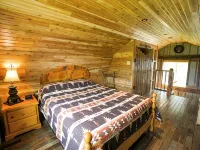 Stay in the Barn! Bedroom in the Hayloft! 칠리왝 호텔